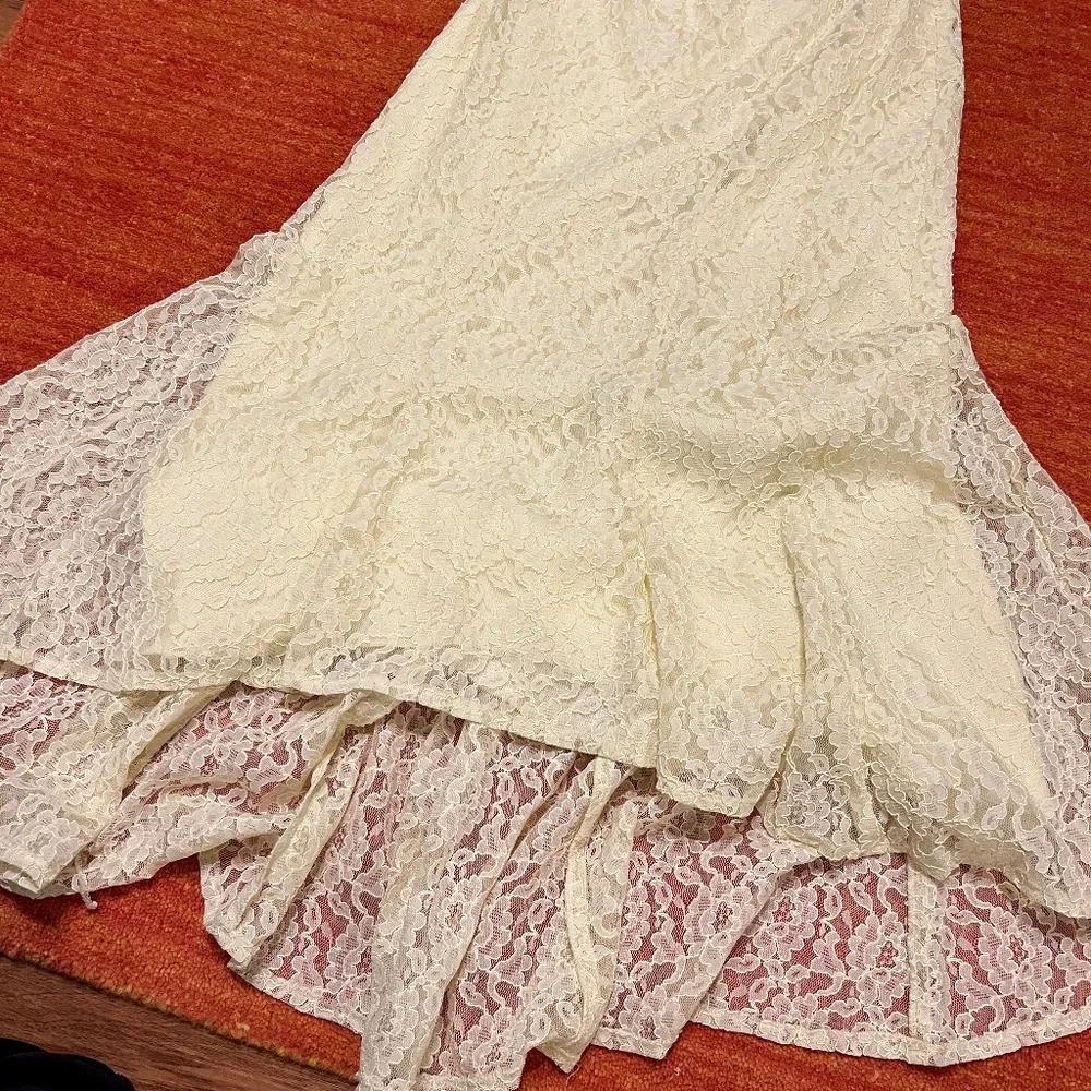 Romantic lace suit (skirt and jacket) - Picture 3 of 4